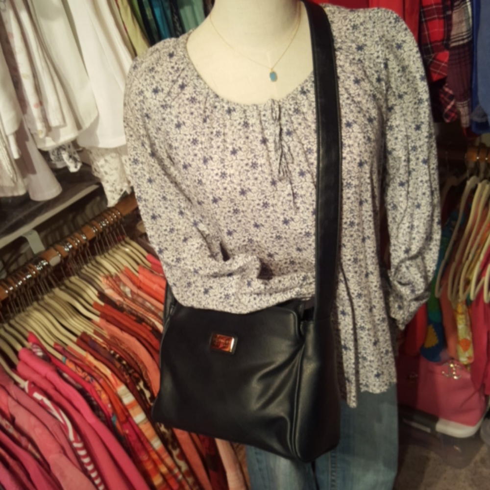 MONDANI ♡ Navy Blue Shoulder/Cross Over Bag Purse
